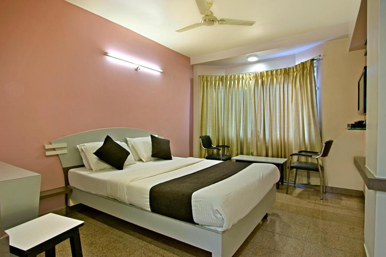 Mannars Residency Villa Мисор Екстериор снимка